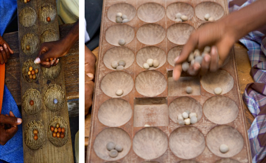 Jogo de tabuleiro Mancala com pedras africanas de Mancala, jogo de